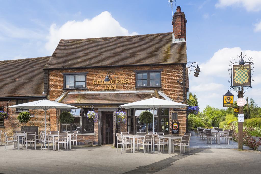 The Chequers Inn Beaconsfield Exterior photo