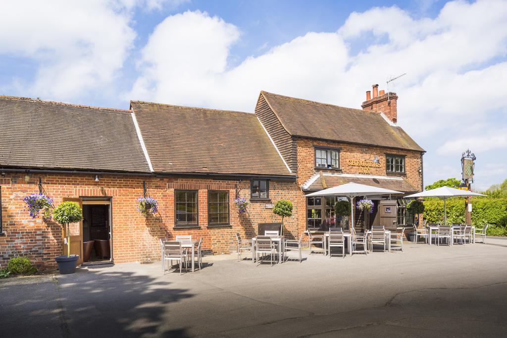 The Chequers Inn Beaconsfield Exterior photo