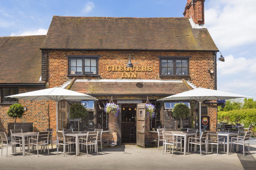 The Chequers Inn Beaconsfield Exterior photo