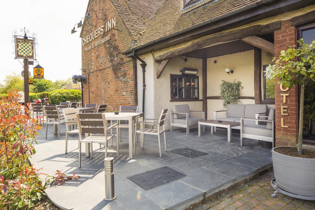 The Chequers Inn Beaconsfield Exterior photo